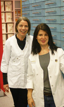 Frau Mag. pharm. Dietburg Wilflingseder und Frau Mag. pharm. Eveline Stopper